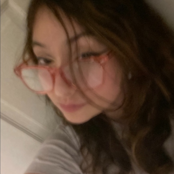 Meet your Posher, Mikaila - Picture 1 of 1